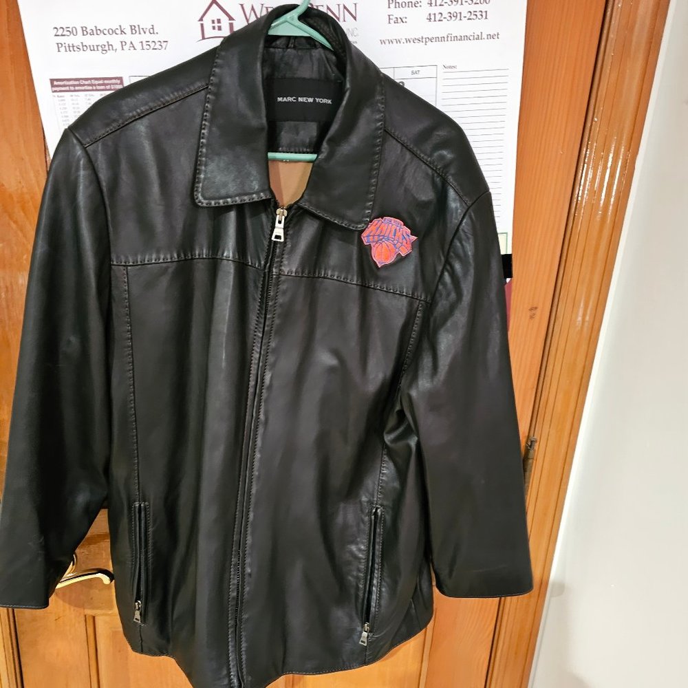 Men's Leather Coat with a New York Knicks Iron on patch Size Men's XL